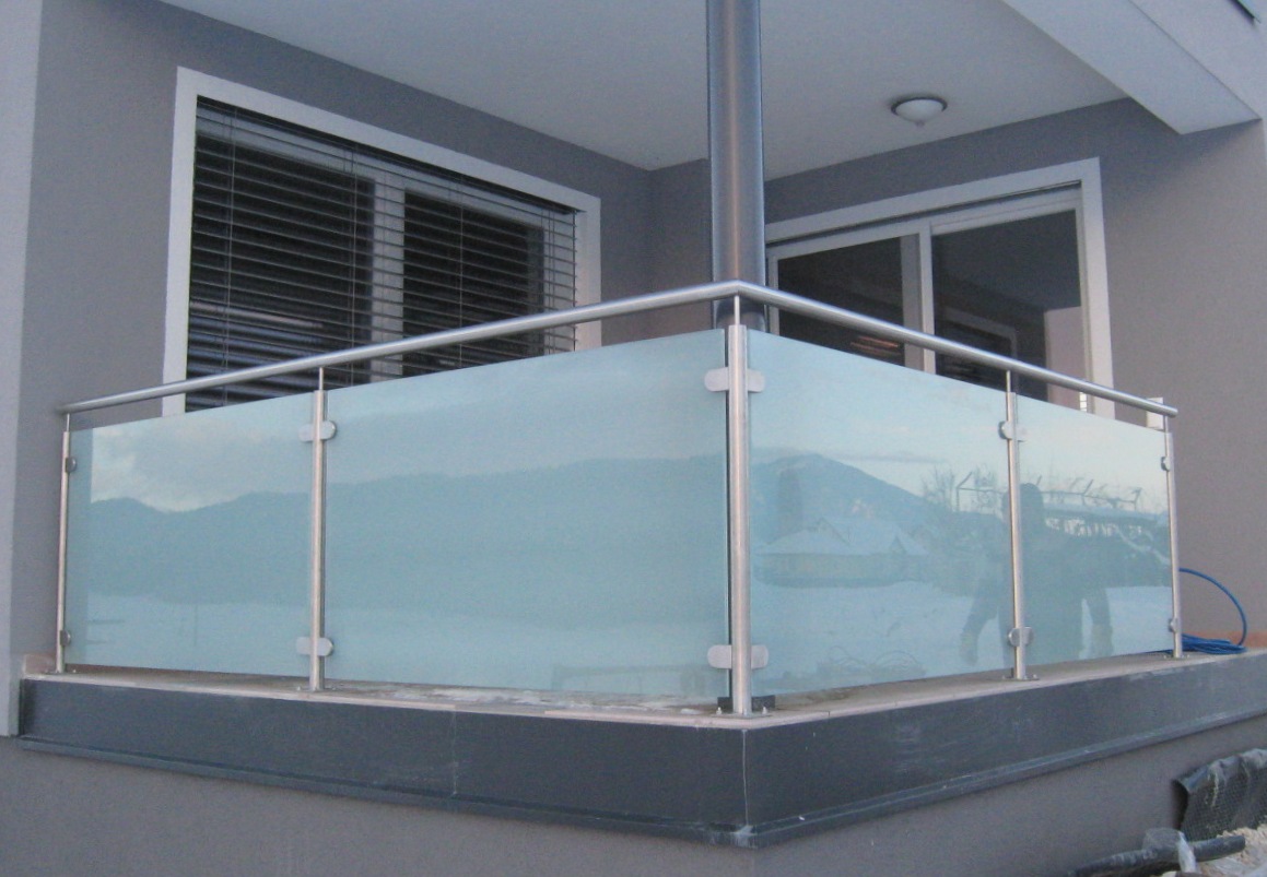 Geländer und Handläufe | Helmreich KG